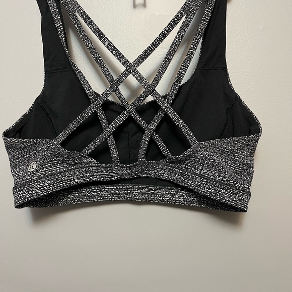 Lululemon size 8 sports bra EUC - Picture 2 of 3